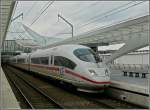 Der ICE 406 4607 Hannover verl�sst am 28.03.10 den Bahnhof ...