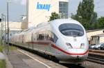 High Speed ICE 3 406 bei der Durchfahrt durch Iphofen ...