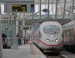 406 002-6 der DB Bahn als ICE16 aus Frankfurt (Main) ...