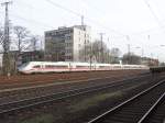Ein ICE 407 beim Pausieren in K�ln West am 13.04.2013