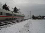 Ein ICE-T mit sch�nen Schneeverwehungen bei Maintal.  ...