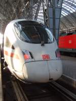 ICE 29 l�sst sich kurz vor der Abfahrt nach Wien ...