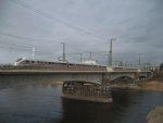 EIn ICE-T auf der Marienbr�cke in Dresden auf dem Weg ...