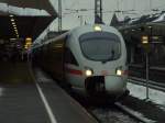 411 503-6 steht als ICE25 (Dortmund-Wien-West)mit halber Bugklappe im Koblenzer ...