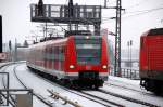 br-423 423 450 begegnet am 30.01.10 auf der Stadtbahneiner weiteren Ersatz-Garnitur. Fotografiert am S-Bahnhof Jannowitzbr�cke.