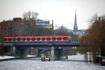 08.02.2010 Winter in Berlin. Ein Stuttgarter 423iger im 
S-Bahnerg�nzungsverkehr Richtung ...