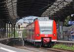 425 579-0 als RB33 (11072) nach Duisburg im Gleis 8 ...