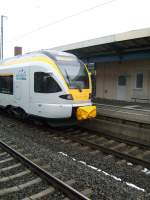 Hier steht ein Flirt EMU4 des Hellwegnetzes der Eurobahn mit ...