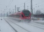 Ausfahrender RE 33308 Binz-Stralsund am 09.Februar 2010 bei der Ausfahrt ...