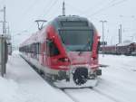 Auf dem linken Gleis verlie�,am 31.Januar 2010,Flirt 429 030 als ...