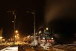 50 3616 wartet am Abend des 12.12.09 im Bahnhof Schlettau ...