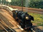 br-50-50-drg-dr-db-050-053-db 052 024-7 mit Ganzzug bei der Ausfahrt aus Essen-Dellwig in Richtung Oberhausen um 1975.