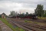 Im strömenden Regen durchfährt der, von 50 3616-5 und 50 ... Im strömenden Regen durchfährt der, von 50 3616-5 und 50 ...