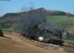 50 2740 der UEF mit dem Fotog�terzug (Gerolstein-Ulmen) bei Pelm ...