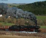 50 2740 der UEF mit dem Fotog�terzug (Gerolstein-Ulmen) bei Pelm ...