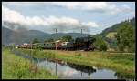 br-50-50-drg-dr-db-050-053-db 50 2740 mit ihrem PmG Sdz nach Seebrugg bei Haslach am Kanal. Die G�terwagen wird sie in Hausach abh�ngen. Am Zugschluss h�ngt E44 1170 f�r die IG Dreiseenbahn. Aufgenommen am 25.07.10