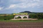 br-5047 Am 25.05.2010 �berquerte 5047 501 der Raaberbahn/GySEV als R7717 bei seiner Fahrt nach Sopron das Viadukt �ber den Aglistergraben bei Marz-Rohrbach.