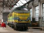 BR 51 175 Jahre Eisenbahn in Belgien. Zu diesem Anlass hatte der PFT(Patrimoine F�rroviaire et Tourisme) am Wochenende vom 26/27. Juni 2010 im Bahnhof von Saint Ghislain eine grosse Ausstellung von historischem Material organisiert. Die 5128 steht in den Hallen des PFT zur Aufarbeitung. Am Ausstellungswochenende war der vordere Teil der Halle als Getr�nkeausschank umfunktioniert, sodass die Lok sozusagen als Dekoration im Caf� diente.
