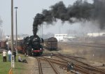 BR 52 8184 vor dem gemsischten Fotog�terzug im BW Sta�furt ...