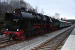 br-52--kriegslok-52-drg-dr-db--nicht-052-db- Die 52 8079 der Dampf Plus GmbH mit dem Sonderzug der Eisenbahnnostalgie Chemnitz Erzgebirge nach Zw�nitzam 28.11.2009. Augenommen in Thalheim