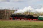 52 8079 kurz nach Schlettau am 28.11.09 vor einem Sonderzug ...