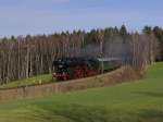 br-52--kriegslok-52-drg-dr-db--nicht-052-db- 52 8079-7 ist am 28.11.09 mit ihren Reko-Wagen der Gattung Bag und Baag zwischen Scheibenberg und Markersbach unterwegs. (Bildautor: Christian Paul)