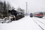 br-52--kriegslok-52-drg-dr-db--nicht-052-db- ... Dampf... Diesel... Elektro... (Traktionen im Schnee). So gesehen in Neuoffingen am 14.01.2010 .