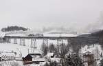52 8079 passiert am 13.02.10 das Markersbacher Viadukt, von 112 ...