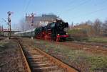 52 8154-8 zieht am 17.04.2010 einen Sonderzug des Eisenbahnmuseums Leipzig ...