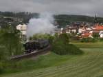 Die 52 8195 am 23.05.2010 unterwegs bei Untersteinach.  ...