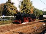 br-52--kriegslok-52-drg-dr-db--nicht-052-db- 52 8139 der Veluwse Stoomtrein Maatschappij auf Bahnhof Dieren am 19-10-1999. Bild und scan: Date Jan de Vries.