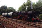 br-52--kriegslok-52-drg-dr-db--nicht-052-db- 52 8053 der Veluwse Stoomtrein Maatschappij mit Dampfzug zwischen Dieren und Apeldoorn auf Bahnhof Dieren am 26-8-1999. Bild und scan: Date Jan de Vries.