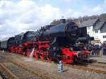 br-52--kriegslok-52-drg-dr-db--nicht-052-db- Die 52 6106 war mit der 58 311 beim Dampfspecktakel in Gerolstein im Sandwich zwischendrin waren ein paar Personenwagen, am 02.04.2010.