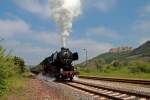 Am Pfingstsonntag dem 19.05.2013 f�hrte eine Sonderfahrt von Leipzig �ber Halle/Saale und Naumburg zur 'Saaleweinmeile' zwischen Ro�bach und Bad K�sen. Dabei handelte es sich um eine gemeinsame Veranstaltung des Eisenbahnmuseums Leipzig und dem 'F�rd ...