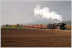 br-52 52.7612 mit dem Planr�benzug VG 75013 von Mistelbach nach Hohenau am 31.10.2009, aufgenommen kurz nach der R�benverladestelle Paasdorf.