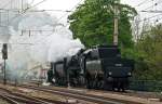 br-52 Ohne den SREX 16170 verlassen 52.100 und R 52.4984 am 02.05.2010 den Bahnhof Korneuburg Richtung Strasshof.
