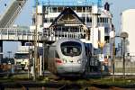 Ein ICE-TD verl�sst am 15.11.2009 in Puttgarden das Doppelend-F�hrschiff Deutschland ...