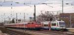 Zugbegegnung der 111 051-9 und ihrem RE 30030 aus Salzburg ...