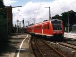 br-612-regioswinger-dbag 612 546-3/612 046-2 und 612 047-1/612 547-1 mit RE 12057 (RE 17 Sauerland-Express) Hagen-Kassel Wilhelmsh�he auf Bahnhof Warburg am 26-7-2003. Bild und scan: Date Jan de Vries. 