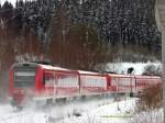 br-612-regioswinger-dbag Sch�ner Winternachschuss in OBerfranken an der Kurve vor dem Ort D�hlau. Eine 612er Doppeleinheit rauscht Richtung Oberkotzau. Foto gelang am 2.2.2010 unter einer Br�cke durch, rechts noch der Pfeiler....