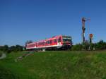 Der 628 702 passiert mit als Fahrradexpress-Bodensee das Einfahrsignal des ...