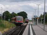 br-628-----928--629 Betriebsgeschehen im Bahnhof Freinsheim: Im Vordergrund die Regionalbahn von Frankenthal Hbf nach Ramsen; hinten steht abgestellt die Regionalbahn nach Neustadt (Weinstr) Hbf (17.07.2010)