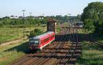 Mit rund 10 Minuten Versp�tung beschleunigt der Ludwigshafener 628 694 ...