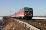 Der M�hldorfer 628 565-4 passiert am eisigen 05.02.12 Poing Richtung ...