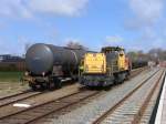 6412 auf Bahnhof Roodeschool am 16-4-2010.  ...