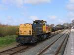 6412 auf Bahnhof Roodeschool am 16-4-2010.  ...