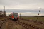 br-642-desiro-db Auch in diesem Jahr f�hrt die Elbe-Saale-Bahn wieder einen Sonderverkehr auf der Heidebahn von Lutherstadt Wittenberg nach Leipzig zum Weihnachtsmarkt durch. Dabei wird auch der von Reisez�gen nicht mehr bediente Abschnitt Bad Schmiedeberg - Eilenburg Ost befahren.
Am 29.11.09 f�hrt der erste Zug mit 642 673 in den Bahnhof Lau�ig ein.