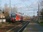 Der Weihnachts-Desiro von Lutherstadt Wittenberg nach Leipzig Hbf durchf�hrt Leipzig-Heiterblick. ...