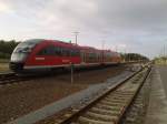 br-642-desiro-db RB72 am Abend des 20.07.2010 an der Endstation in Altenberg.
Dieser ist schon au�er Dienst und �bernachtet auf dem Nebengleis und wird grade mit Ladekabel wieder 'aufgeladen'.
