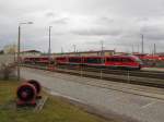 DB 642 xxx im DB Werk Erfurt, durch den Zaun ...